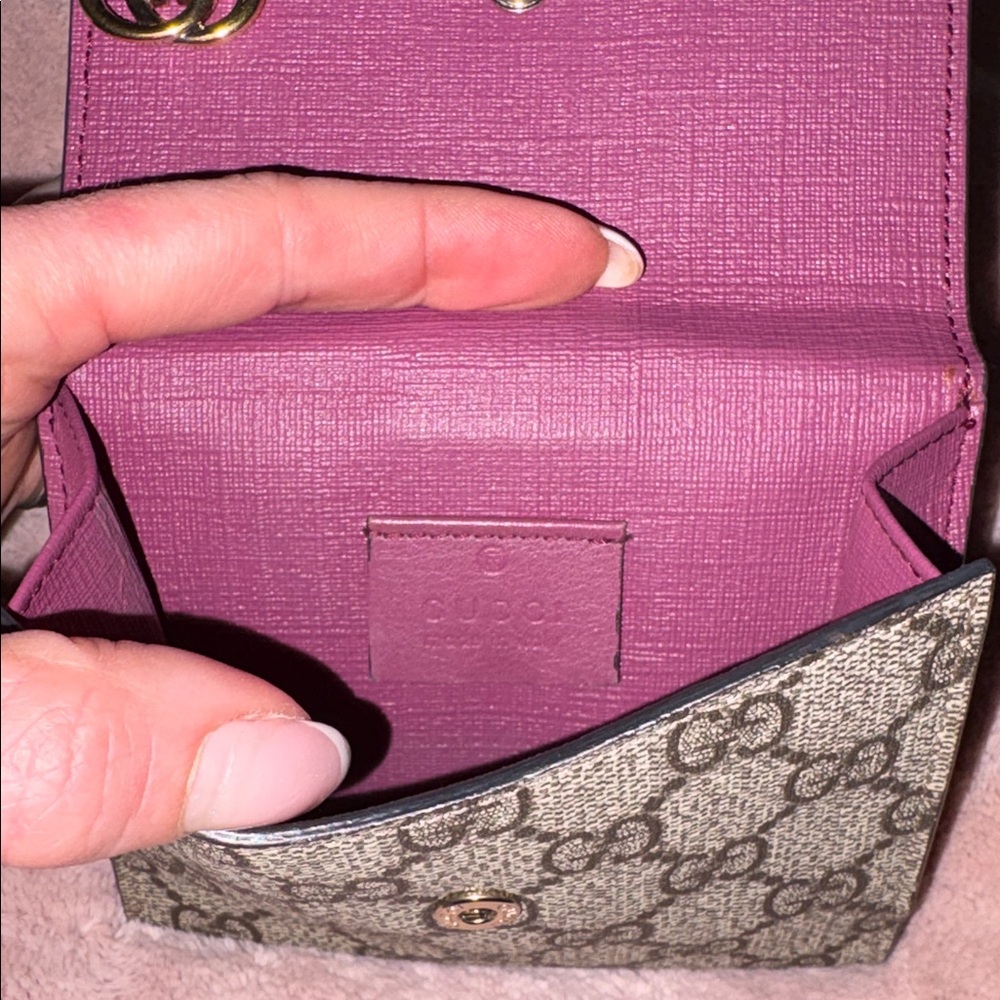 Gucci Beige GG Supreme Foldover Continental Wallet with Gold Charm - Picture 4 of 5